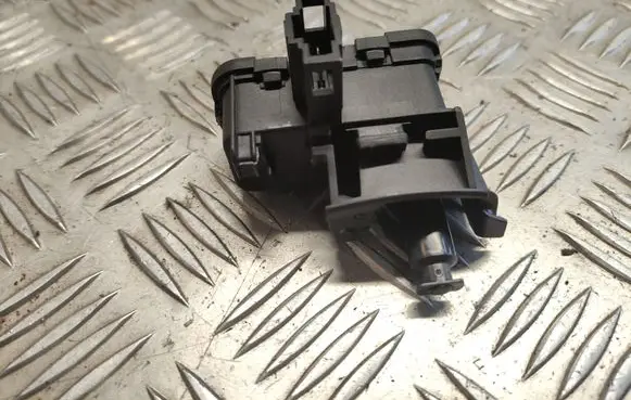 Fuel tank cap lock