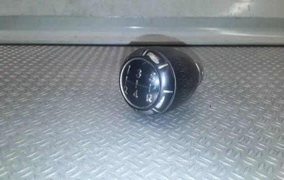 KIA Sorento Gear lever shifter trim leather/knob 