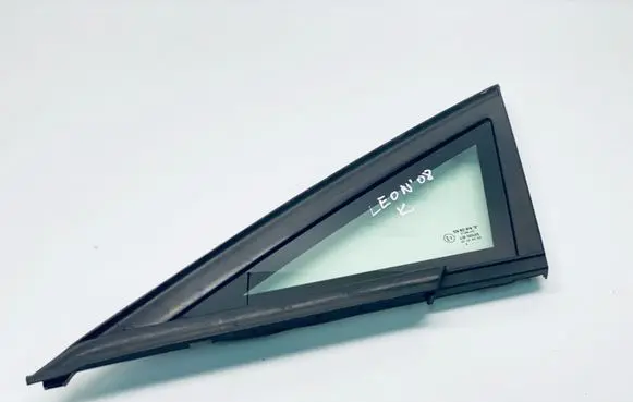 Seat Leon (1P) Front triangle window/glass 1P0845411A