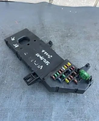 Opel Vectra C Fuse module 24443147 518777016 17407402