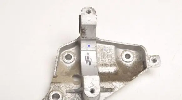 Volvo V60 Engine mount bracket 32138983
