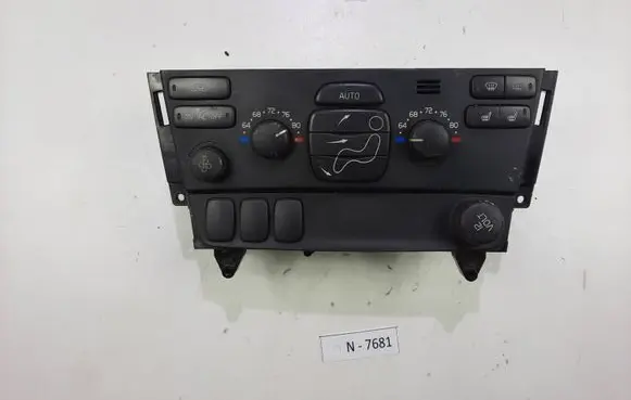 Volvo XC70 Climate control unit 8697141