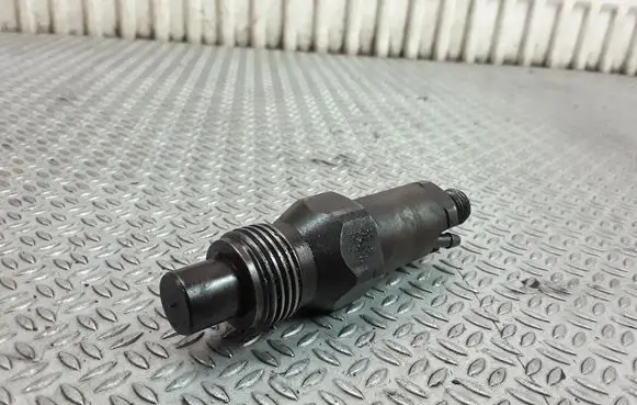 Volvo S40, V40 Fuel injector LCR6735401D