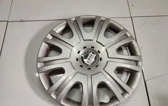 Skoda Octavia Mk2 (1Z) R15 wheel hub/cap/trim 1Z0601147E
