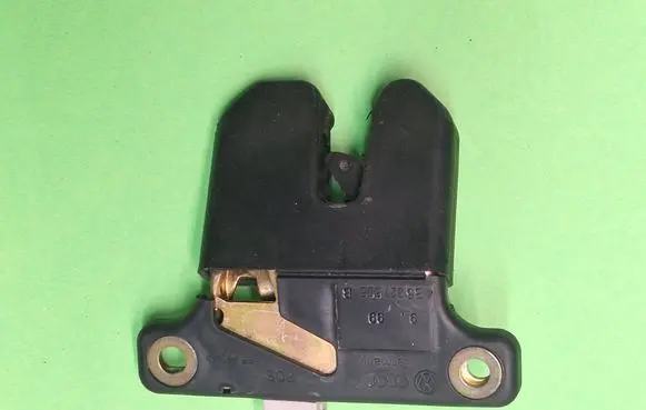Audi A6 S6 C5 4B Tailgate/trunk/boot lock/catch/latch 8D5959489