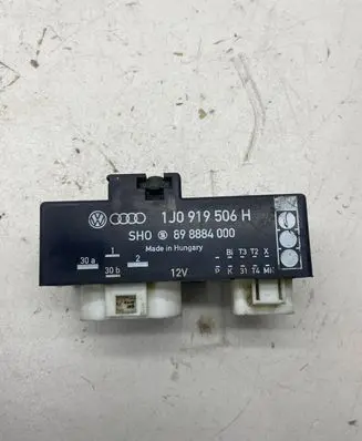 Volkswagen Golf IV Coolant fan relay 1J0919506H