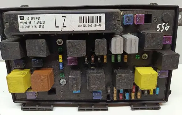 Opel Zafira B Fuse module 13285621 5DK00946470