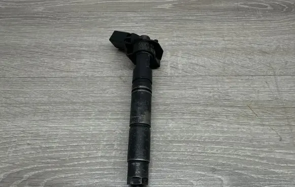 Mercedes-Benz S W221 Fuel injector A6420700587 061028 AB5CDL5A04