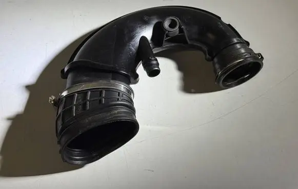 BMW 7 G11 G12 Air intake hose/pipe 8613154