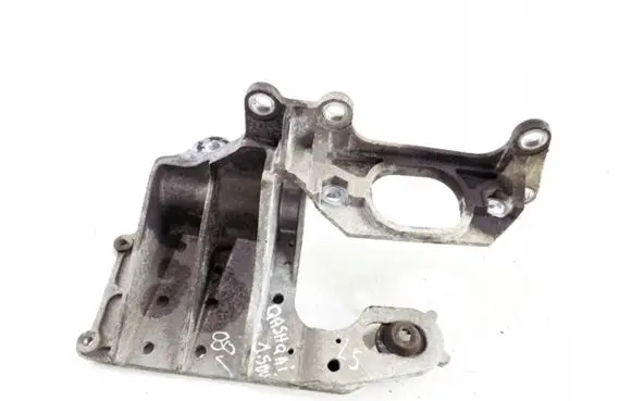 Nissan Qashqai Engine mount bracket