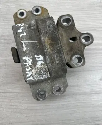 Volkswagen PASSAT B6 Engine mount bracket 3C0199555