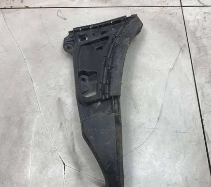 Volvo XC90 Front bumper mounting bracket 08620563