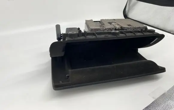Glove box