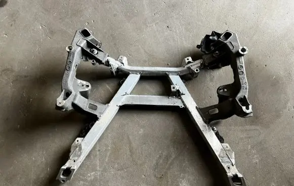 BMW 5 E39 Front axle beam 1092867 1092868