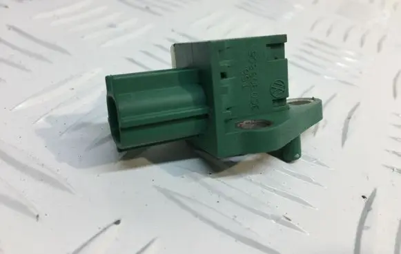 Volkswagen Golf V Airbag deployment crash/impact sensor 3C0909606