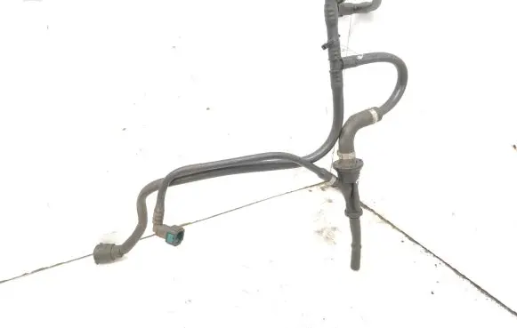 Volvo C70 Fuel line pipe
