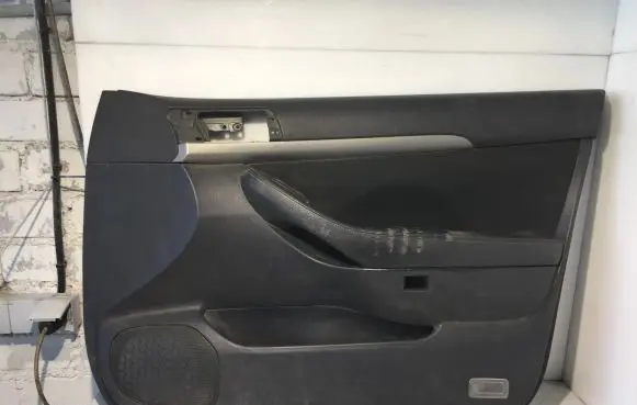 Toyota Avensis T220 Front door card panel trim 8124005041 8124005051