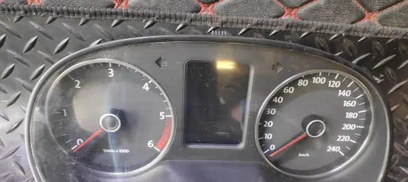 Volkswagen Polo V 6R Speedometer (instrument cluster) 6R0920861D