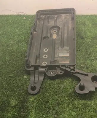 Volkswagen Golf VII Battery tray 5Q0915321