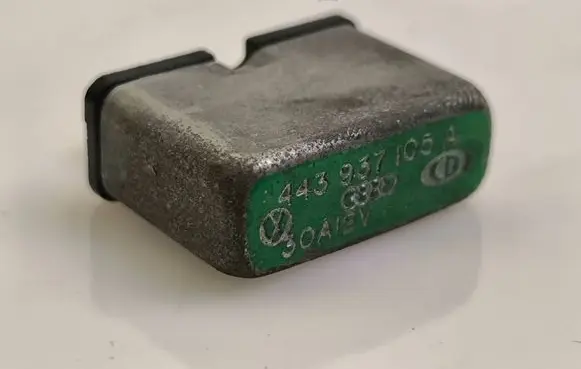Audi A4 S4 B5 8D Other relay 443937105A