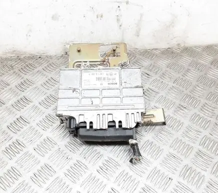Volkswagen Golf III Engine control unit/module 030906027M 26SA4241 0261203613