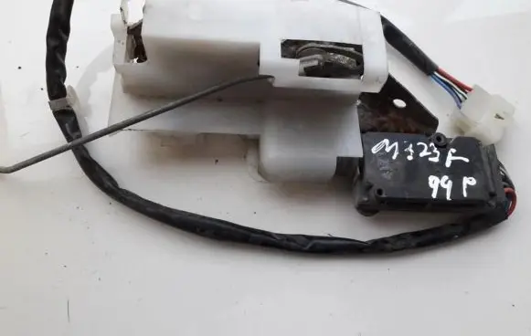 Mazda 323 F Front door lock