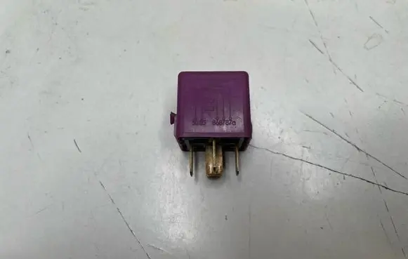 BMW 5 E39 Other relay 6136 1388911 V23134E59X107