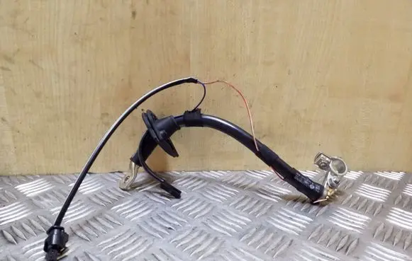 Volkswagen Touareg II Positive cable (battery) 7P0971225B
