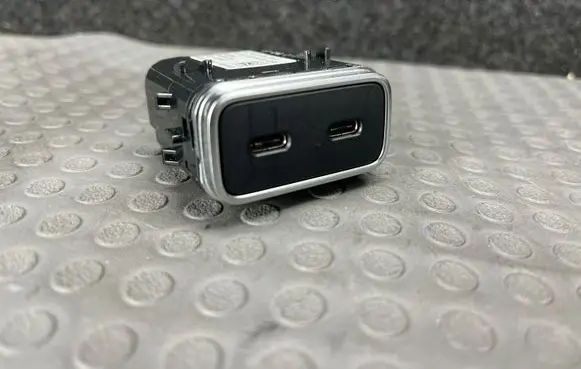 Mercedes-Benz GLC AMG USB socket connector A1678205402