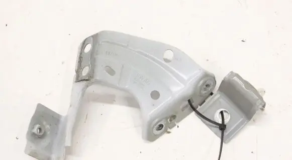 Volkswagen Polo VI Fender mounting bracket 2G0821136