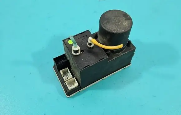 Audi A3 S3 8L Central locking vacuum pump 8L0862257L IMPRK1528381