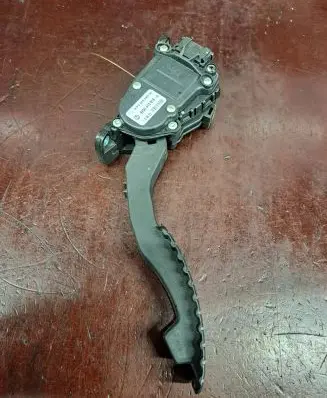 Renault Laguna II Accelerator throttle pedal 8200415818 6PV00908500 8200415818A