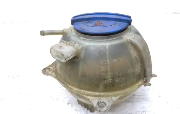 Volkswagen Polo IV 9N3 Coolant expansion tank/reservoir 6Q0121407B