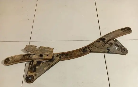 Ford Focus Radiator mount bracket 