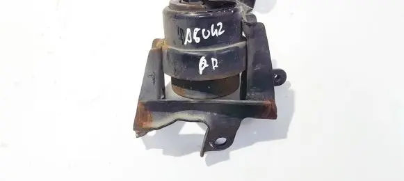 Toyota Avensis T250 Engine mount bracket