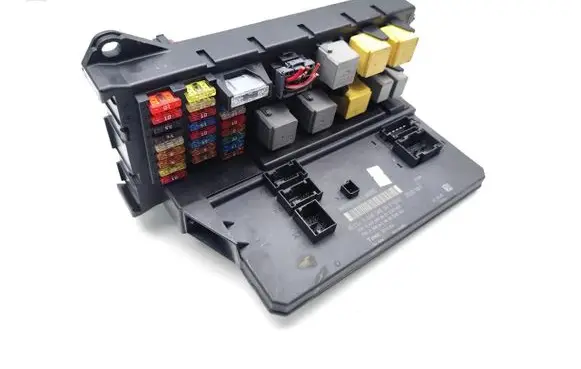 Mercedes-Benz Sprinter W906 Fuse module A9065453001 A9064420600 A9065450601