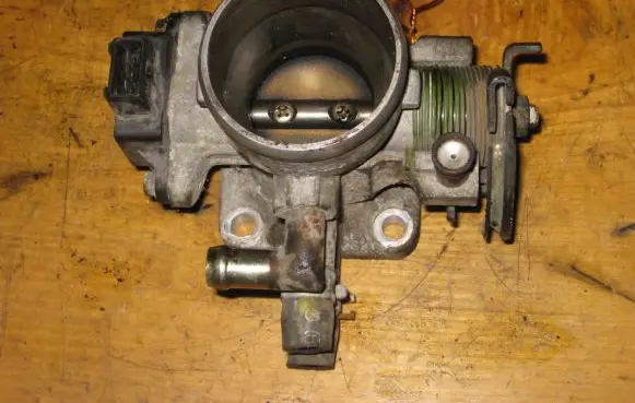 Hyundai Accent Throttle body valve 