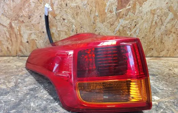 Toyota RAV 4 (XA40) Rear/tail lights