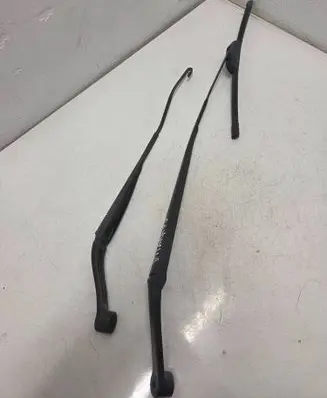 Suzuki Vitara (LY) Front wiper blade arm 1117G97A