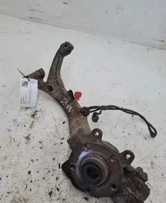 Audi A4 S4 B5 8D Front wheel hub