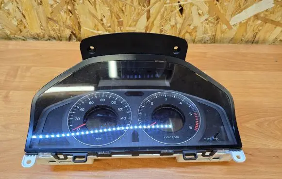 Volvo XC70 Speedometer (instrument cluster) 36000416 69199680U 31254540AA