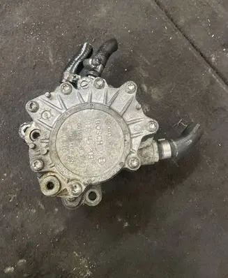 Audi A3 S3 8P Vacuum pump