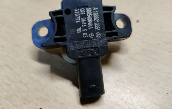 Mercedes-Benz CLA C117 X117 W117 Airbag deployment crash/impact sensor A1668210351