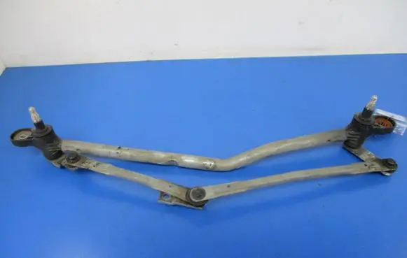 Mazda 3 I Front wiper linkage and motor