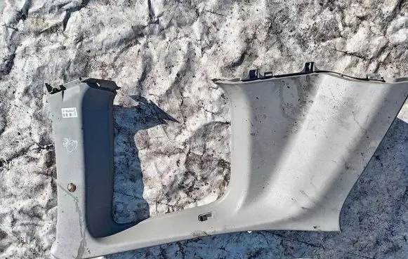 Nissan X-Trail T30 (D) pillar trim (bottom) H6085352100