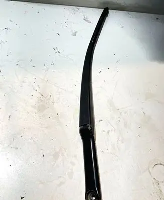 Front wiper blade arm