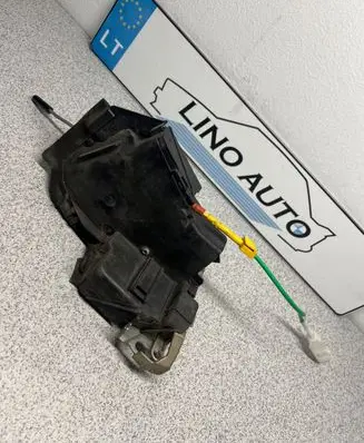 BMW 5 E39 Front door lock 8235126