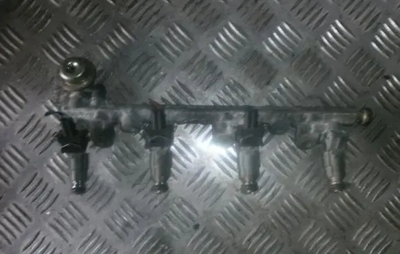 Toyota Avensis T220 Fuel main line pipe 0280155800