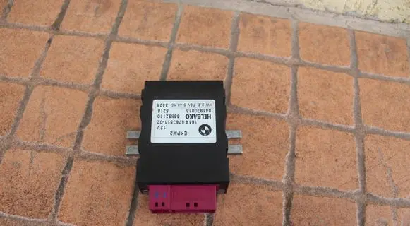 BMW 5 E60 E61 Fuel pump relay 6763811