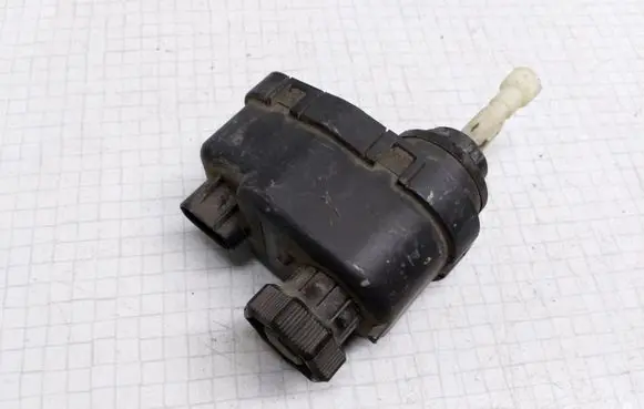 Opel Omega A Headlight level adjustment motor 0132008306 0132008306882